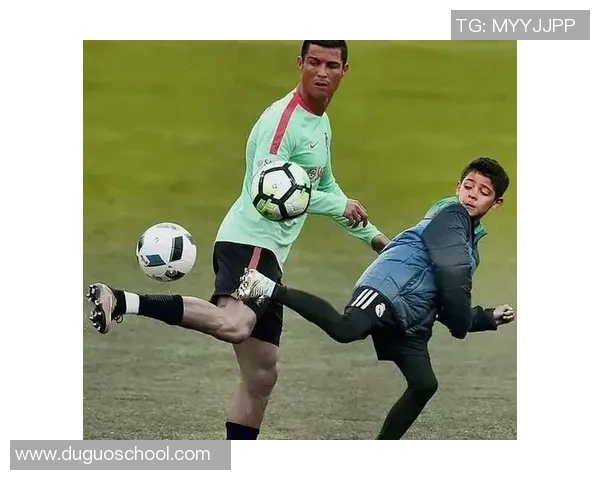 女生眼中的足球明星魅力：从球场到生活中的吸引力解析